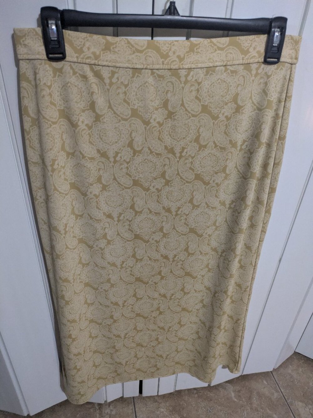 ~NWOT Beautiful LIZ Claiborne long Skirt